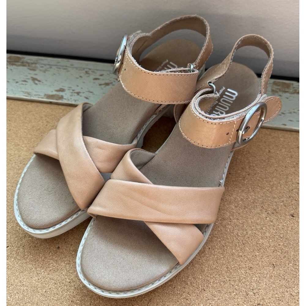 Munro Knox Leather Sandals Women's Size‎ 7.5 Comfort Footbed Preowned